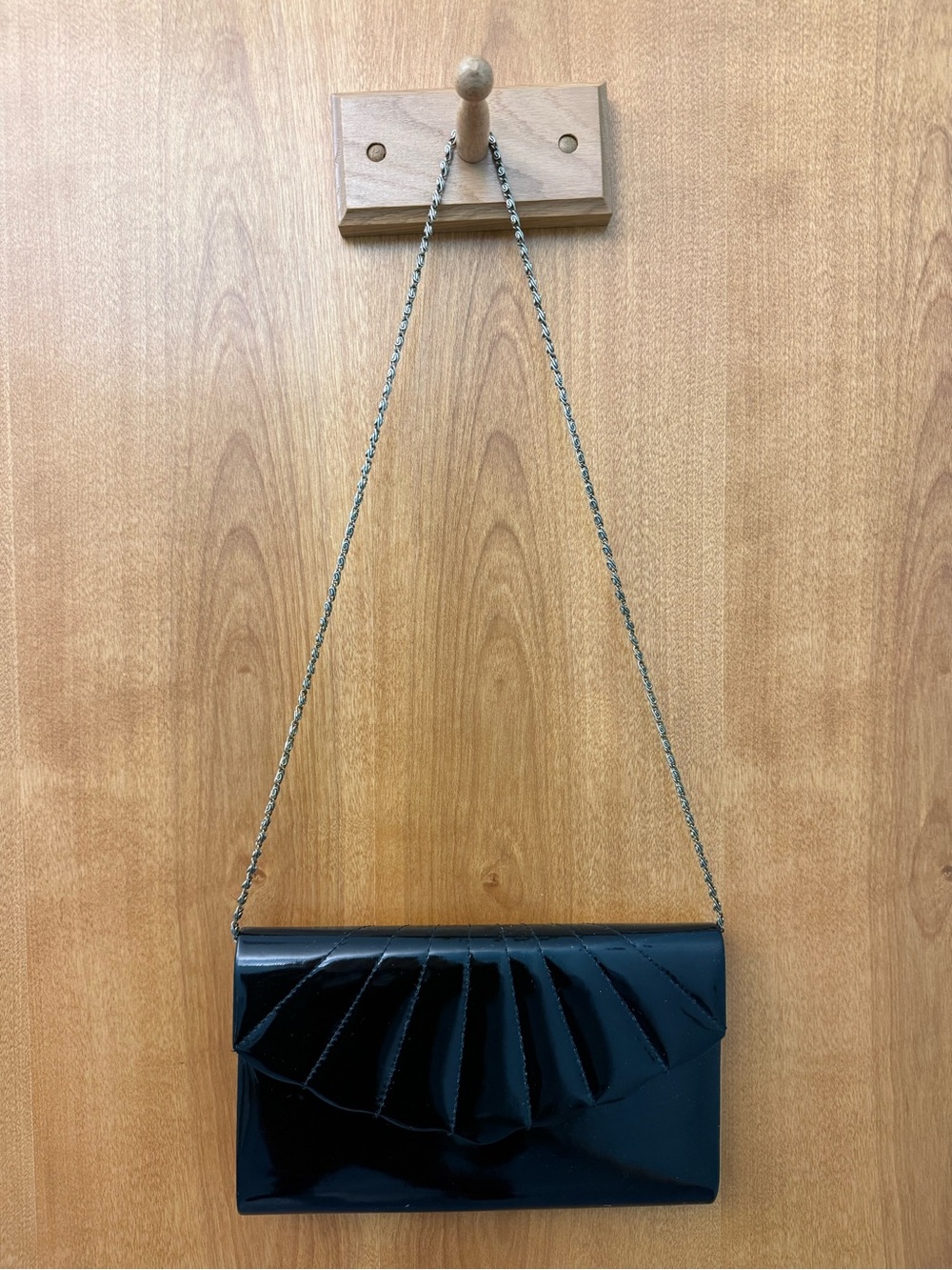 Black Patent Shell-Flap Formal Shoulder Bag with Gold Chain - Picture 5 of 9